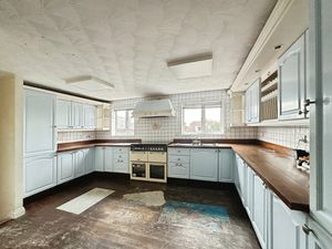 Kitchen/ Diner - click for photo gallery